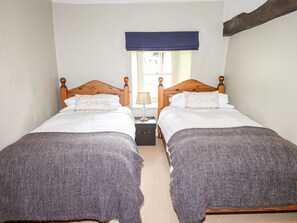 2 Schlafzimmer, individuell dekoriert, individuell eingerichtet