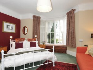 1 Schlafzimmer, individuell dekoriert, individuell eingerichtet