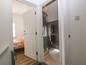 3 bedrooms, individually decorated, individually furnished, free WiFi