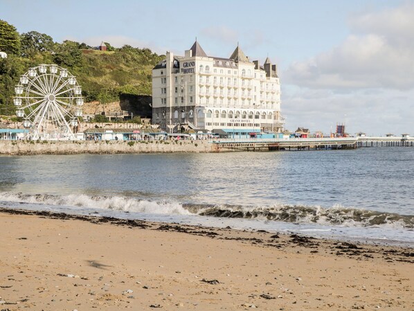 Beach nearby - Elsinore (Conwy)