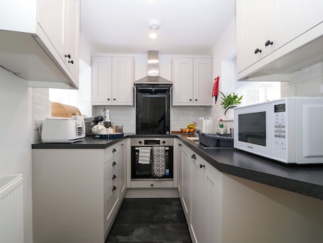 Dishwasher, cookware/dishes/utensils