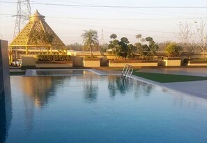 2 outdoor pools, open 9:00 AM to 6:00 PM, sun loungers