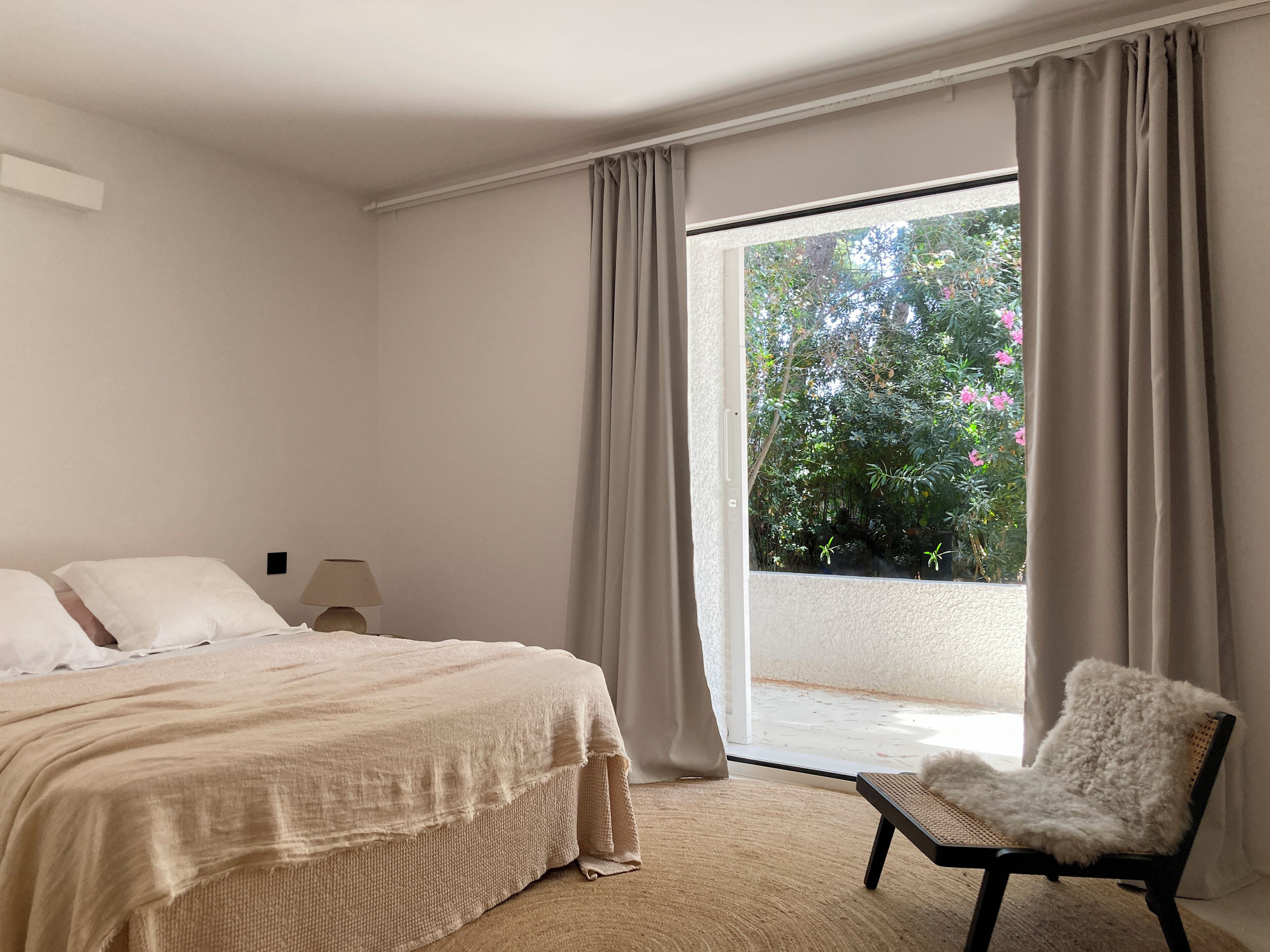 6 makuuhuonetta, silitysrauta/-lauta, ilmainen Wi-Fi, vuodevaatteet