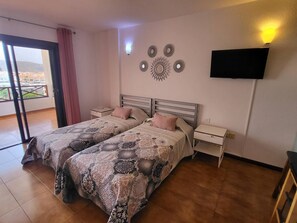 1 chambre, fer et planche à repasser, Wi-Fi, literie fournie