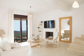 2 quartos, cofres nos quartos, ferros/tábuas de passar roupa