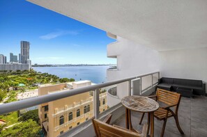 Terrace/patio - Stylish Boho by the Bay | Art Basel Stay (Miami)