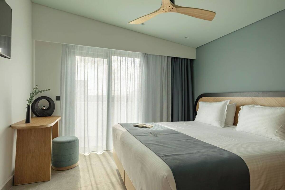 Deluxe Penthouse Suite with Panoramic Sea View | Outdoor Hot Tub