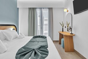 3-Bedroom Suite | Outdoor Jetted Pool | Premium bedding, pillowtop beds, in-room safe, desk - Nerium Luxury Suites (Kato Gouves)