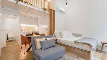 City Duplex, 1 Bedroom, Non Smoking, Air conditioning | Living area