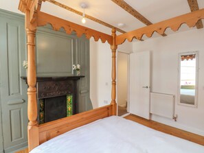 3 bedrooms, individually decorated, individually furnished, free WiFi