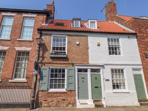 Exterior - Bobbies' Retreat, 20 High Street (Bridlington)