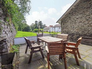 Cottage | Outdoor dining