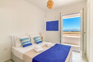 3 bedrooms, iron/ironing board, WiFi, bed sheets - Aetherian Ciel Villas, Alia (Paros)