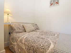 2 quartos, individualmente decorados, individualmente mobiliados