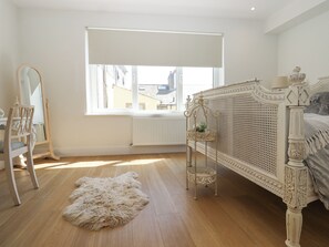 2 bedrooms, individually decorated, individually furnished, free WiFi - Enbrook View (Folkestone)