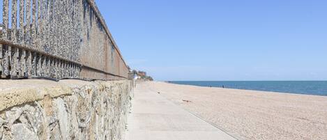 Una playa cerca
