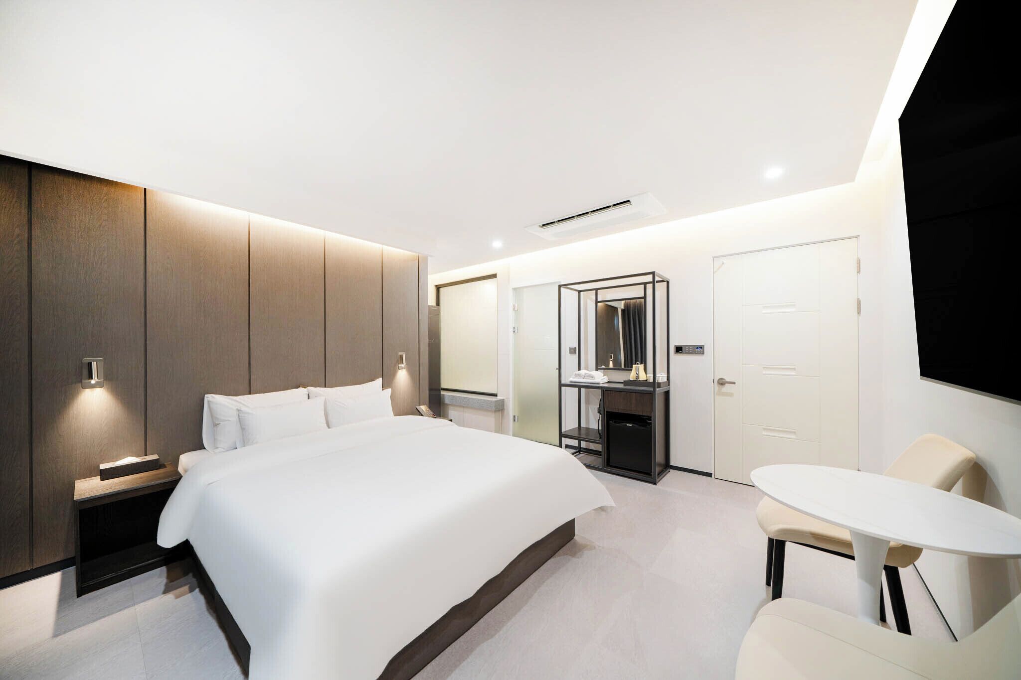 Premium Double Room | Desk, laptop workspace, free WiFi