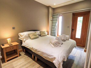 2 bedrooms, individually decorated, individually furnished, free WiFi