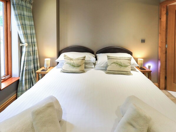 2 bedrooms, individually decorated, individually furnished, free WiFi