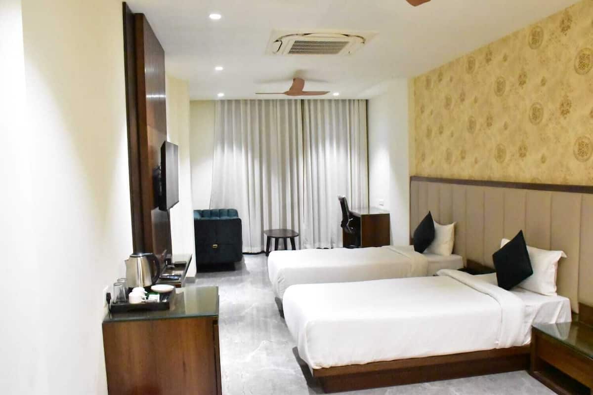Select Comfort beds, desk, laptop workspace, free WiFi
