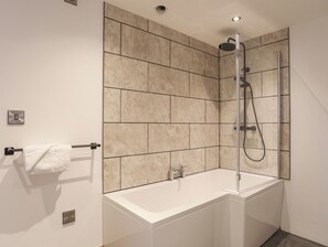 Shower - Gwel Y Fenai (Caernarfon)