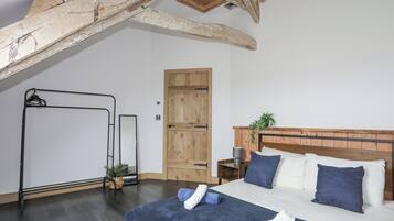 2 bedrooms, individually decorated, individually furnished, free WiFi