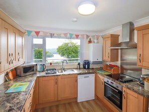 Kühlschrank, Geschirrspüler, Wasserkocher, Toaster