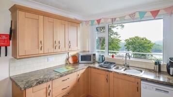 Fridge, dishwasher, electric kettle, toaster