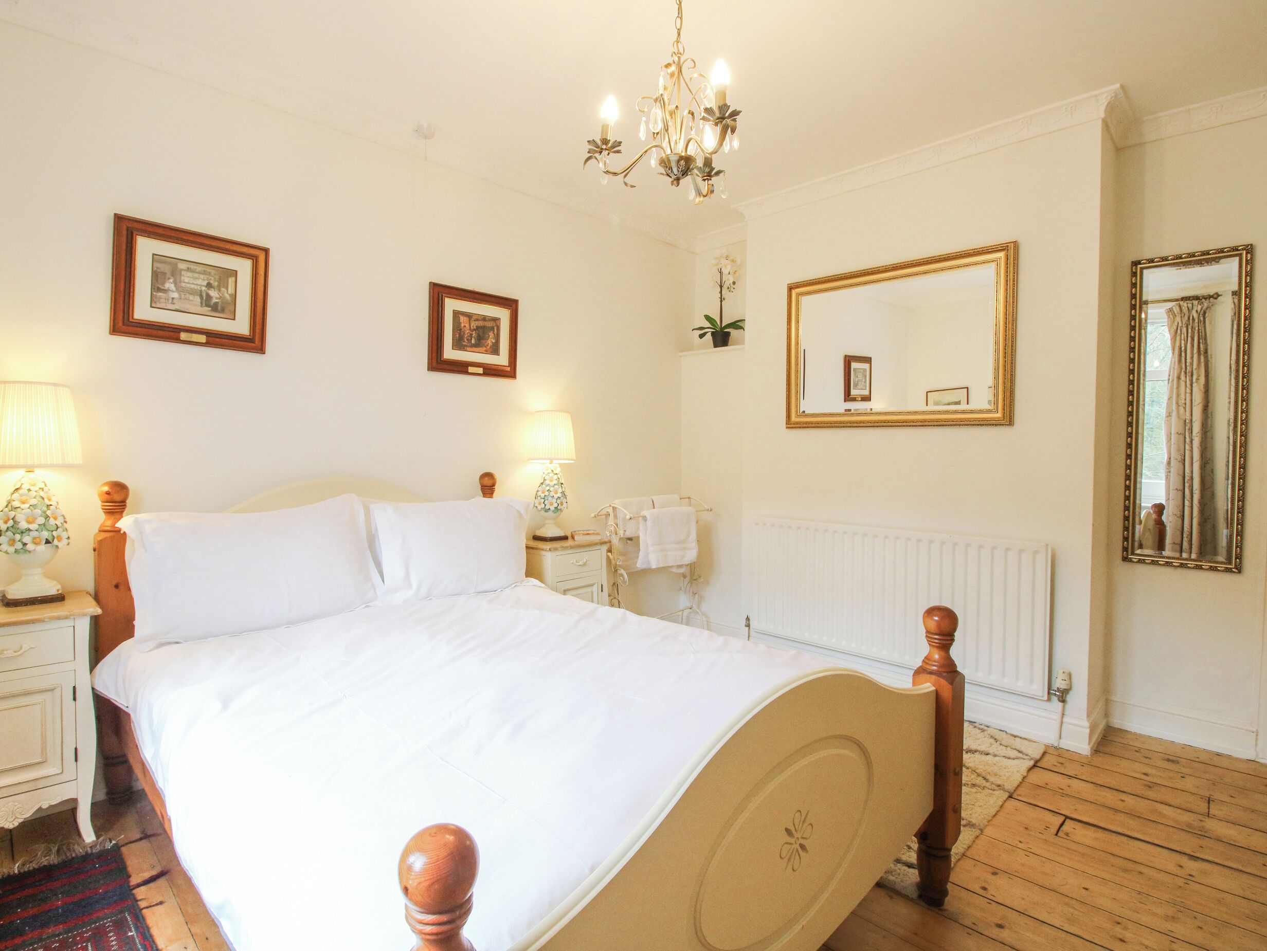 3 habitaciones, decoración personalizada y muebles diferentes 