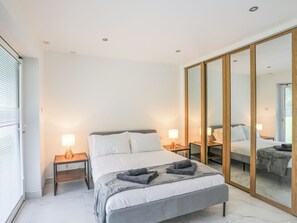 2 室のベッドルーム、客室ごとに異なる装飾、客室ごとに異なるインテリア、WiFi (無料)