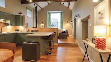 Tủ lạnh, máy rửa bát, ấm điện, lò nướng bánh mì