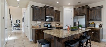 Dixie Red Rock Retreat l Spacious & Stylish Getaway