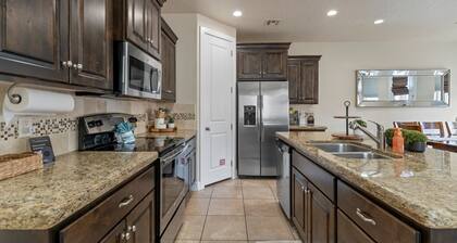 Dixie Red Rock Retreat l Spacious & Stylish Getaway