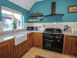 Dishwasher, cookware/dishes/utensils