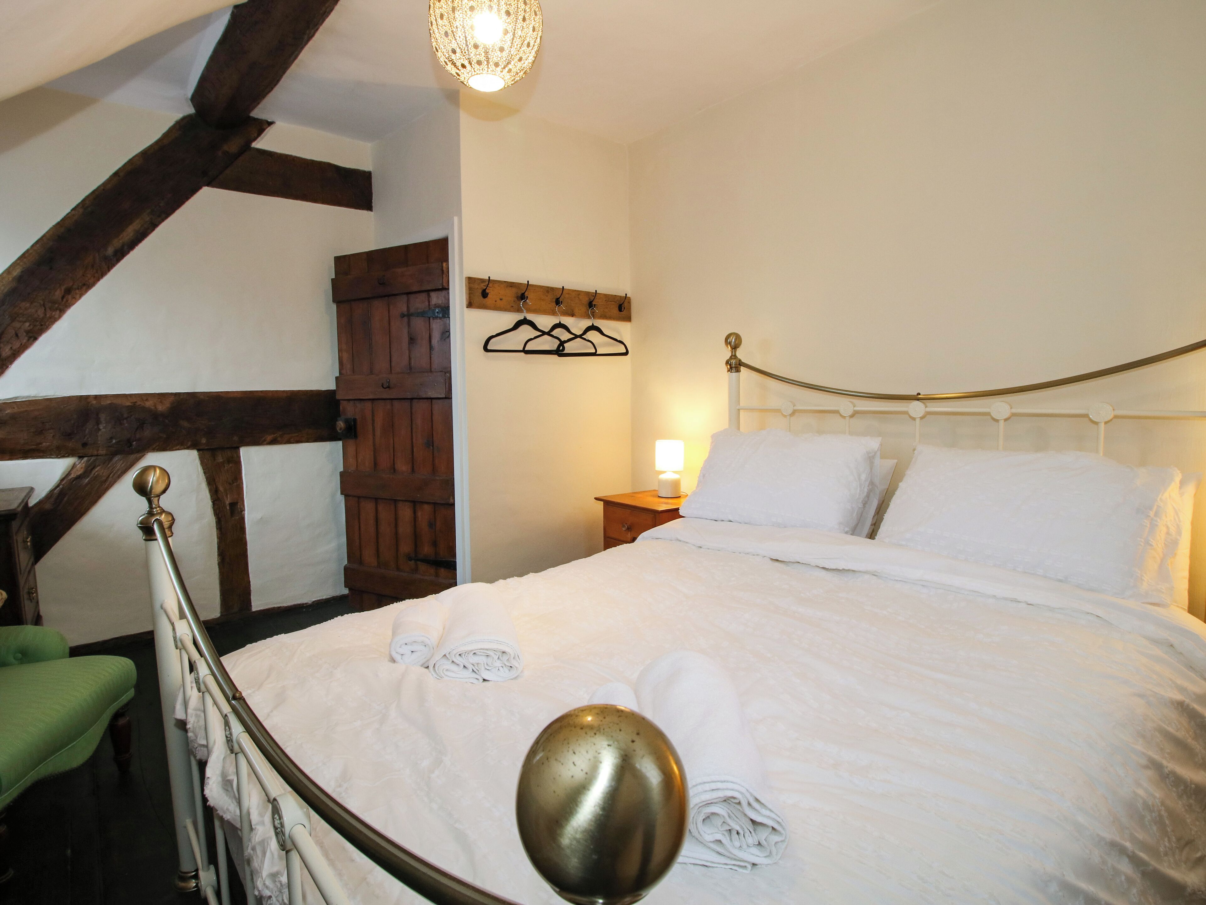 4 bedrooms, individually decorated, individually furnished, free WiFi