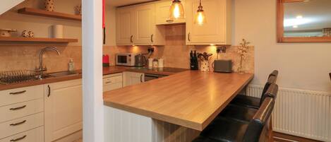 Refrigerador, lavavajillas, tetera/pava eléctrica, tostadora