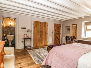 3 bedrooms, individually decorated, individually furnished, free WiFi - Balog Farm (Amlwch)