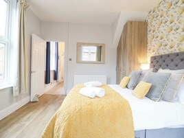 4 bedrooms, individually decorated, individually furnished, free WiFi