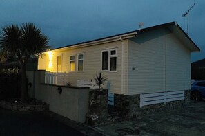 Exterior - The Warren O7 (Pwllheli)