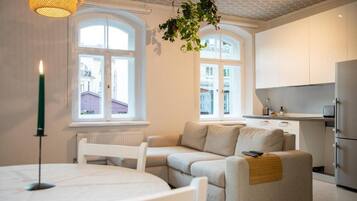 Apartment, 1 Bedroom, Patio, Garden View | Interior
