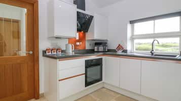 Fridge, dishwasher, cookware/dishes/utensils