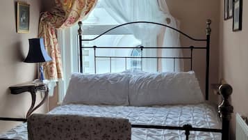 2 bedrooms, individually decorated, individually furnished, free WiFi