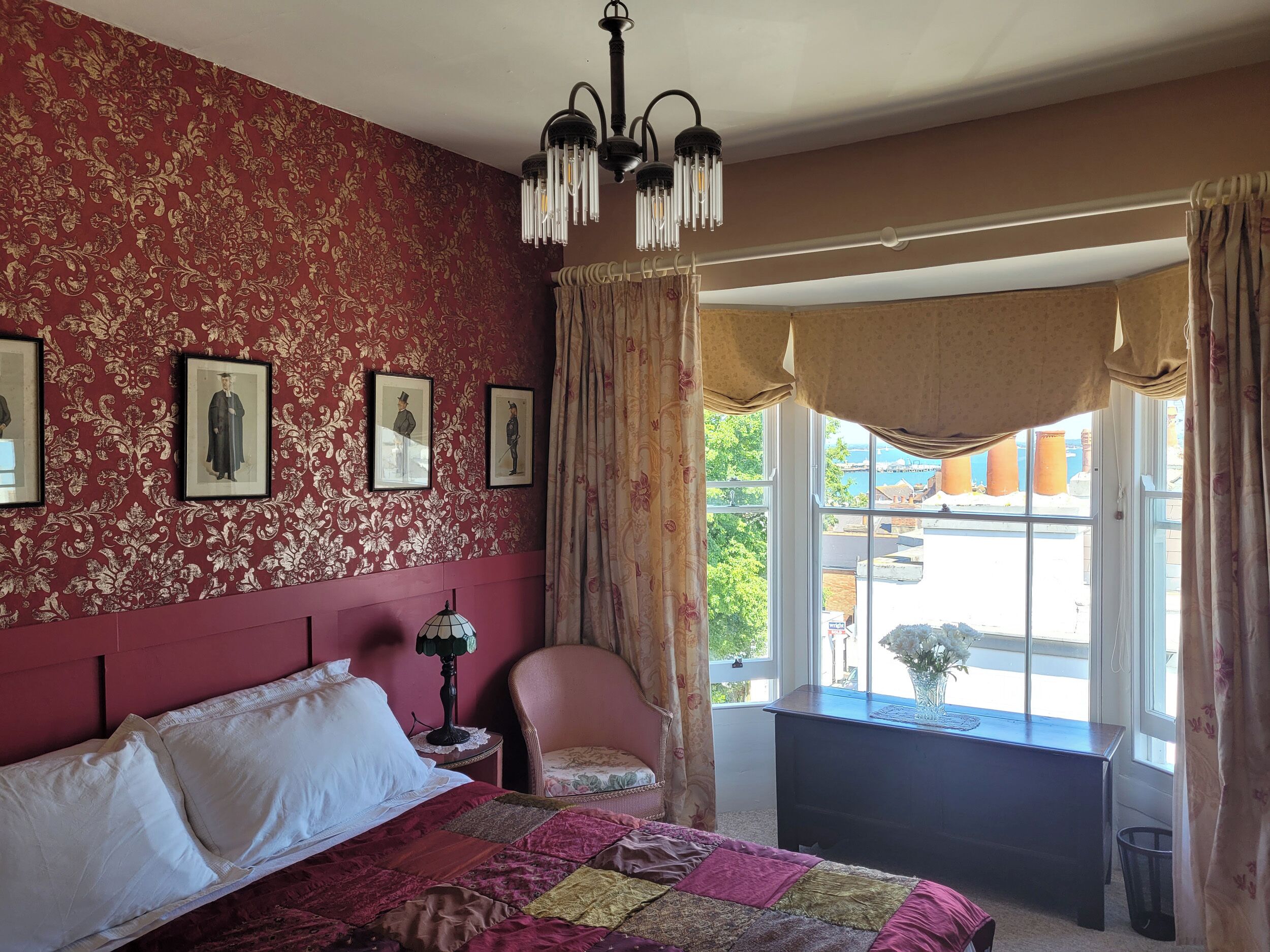 2 bedrooms, individually decorated, individually furnished, free WiFi