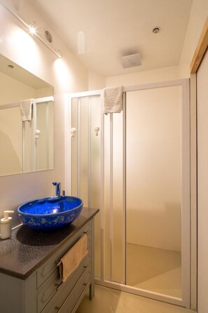 Apartament, 1 dormitori, pati, vistes al jardí | Bany | Paper higiènic 