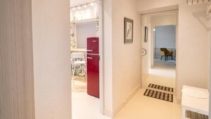 อพาร์ทเมนท์, 1 ห้องนอน, ลานระเบียง, วิวสวน | ทางเดิน