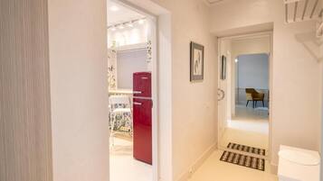 Departamento, 1 habitación, patio, vista al jardín | Pasillo