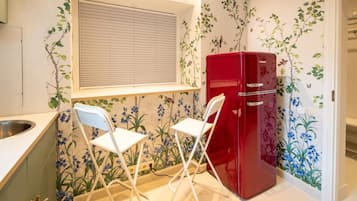 Apartment, 1 Bedroom, Patio, Garden View | Interior