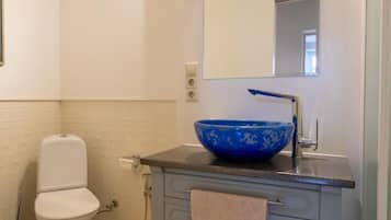 Apartamento, 1 habitación, patio, vistas al jardín | Baño | Papel higiénico