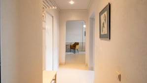 อพาร์ทเมนท์, 1 ห้องนอน, ลานระเบียง, วิวสวน | ทางเดิน