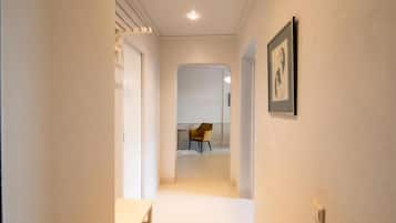 Apartment, 1 Bedroom, Patio, Garden View | Hallway
